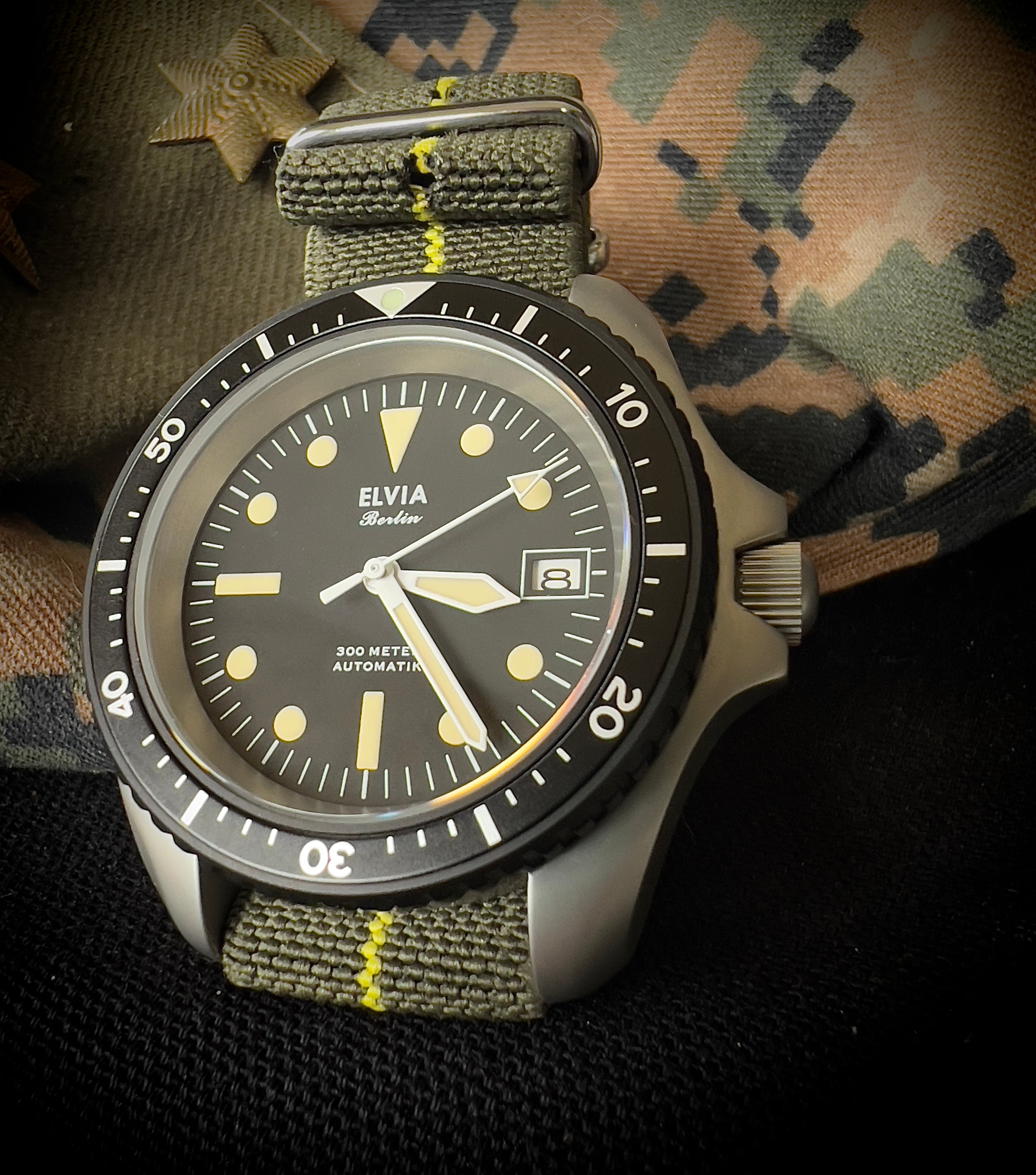 ELVIA Automatic Military Divers Watch with Sapphire Crystal and 24 Jewel Automatic Movement
